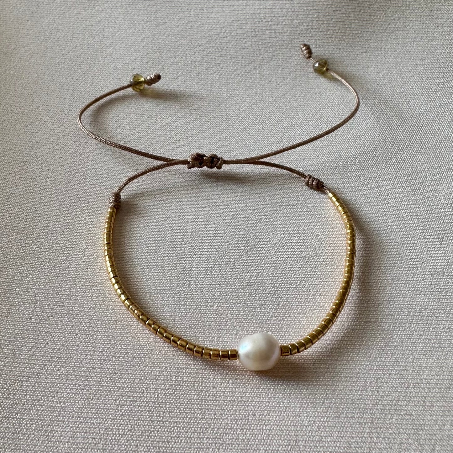 PULSERA PERLA CON DORADO