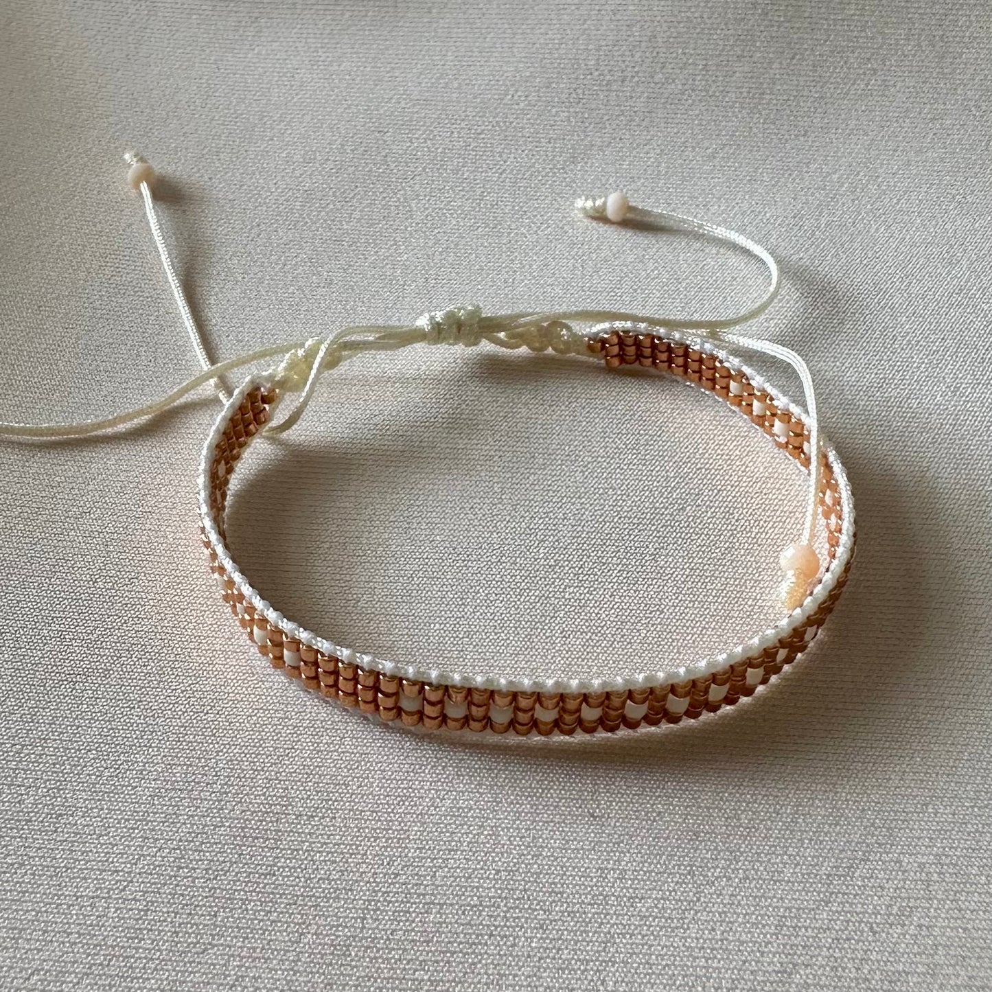 PULSERA COBRE Y BLANCO