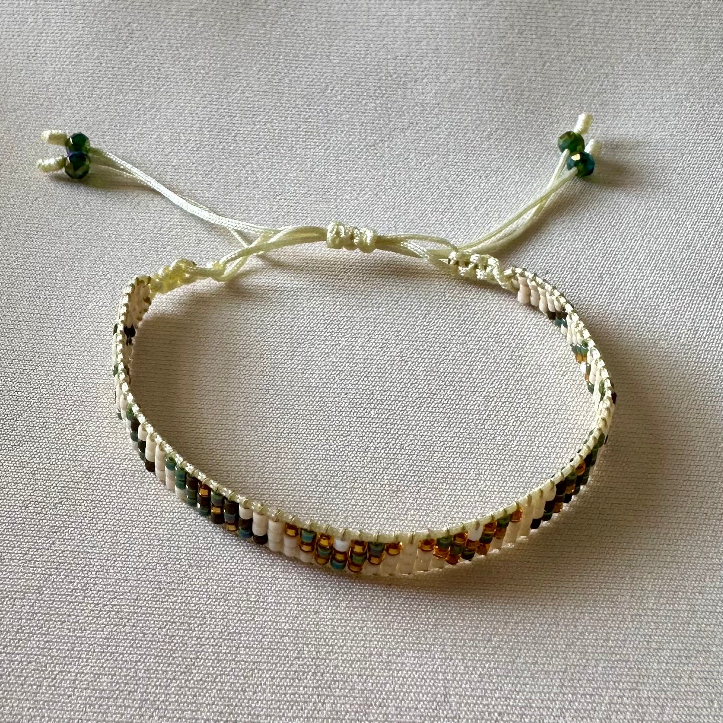 PULSERA VERDE MILITAR CON MARRÓN Y DORADO